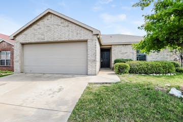 3413 Heatherbend St Fort Worth, TX 76123